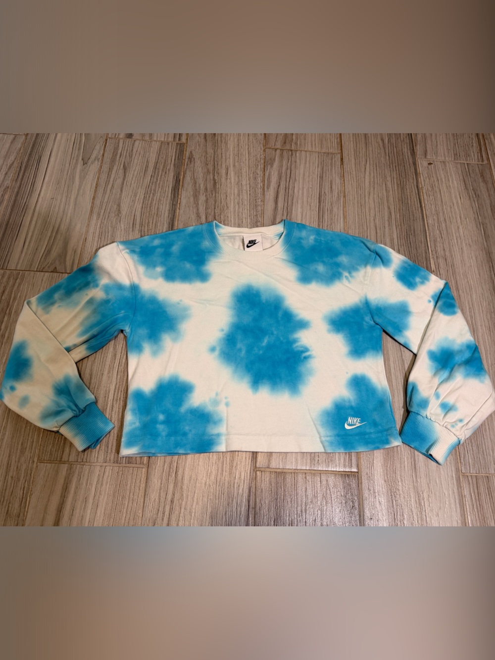 Nike Women's Blue and White Tie-Dye Cropped Sweatshirt